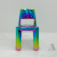 Chaise gonflable en acier inoxydable arc-en-ciel irisé, tabouret en métal esthétique cyberpunk moderne, siège d'exposition artistique