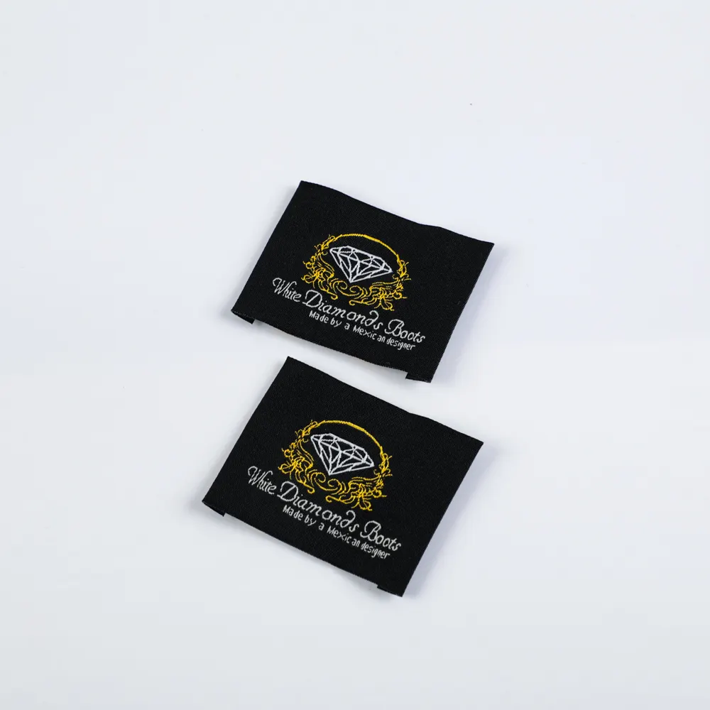 Label tenunan hitam pakaian kustom Logo emas kepadatan tinggi label leher belakang untuk merek pakaian