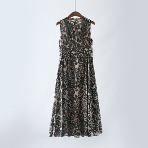 Vestido Largo de Algodón Puro con Estampado Floral Verde Oscuro, Sin Mangas, Plisado, Estilo Línea A, Elegante y Moderno para Mujer - Product Image 2