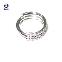 Cincin tindik hidung anak-anak berengsel, titanium ASTM F136 grade implan, berlapis emas, dengan zircon 3 baris bertahtakan prong set.