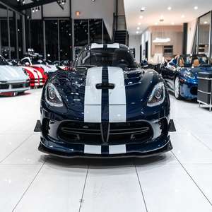 Подержанный двухдверный Двухместный спортивный автомобиль Dodge Viper ACR - Product Image 1