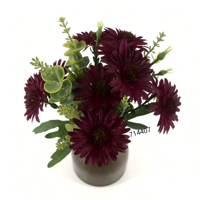 Bunga Gerbera Daisy Ungu Plum Buatan dengan Daun Eucalyptus dalam Botol Kaca Amber untuk Dekorasi Meja Pernikahan di Pintu Masuk