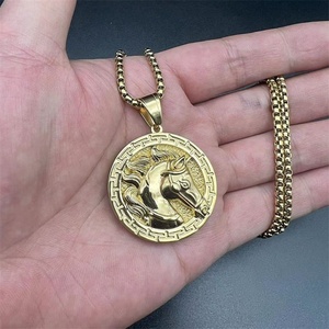 Collier avec pendentif rond plaqué or Hip Hop, charme cheval en acier inoxydable - Product Image 5