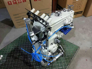 โรงงานขายส่งจักรเย็บผ้าอุตสาหกรรมแบบแขน รุ่น 1500D-356-EST แบบสามเข็มห้าเส้นเย็บแบบอินเตอร์ล็อค - Product Image 5