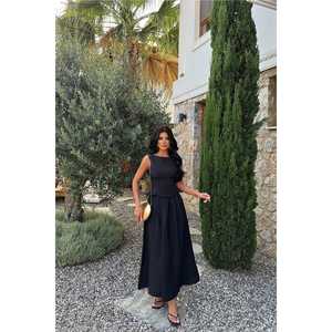 Combinaison Emma noire - Haut rayé uni et jupe courte au-dessus du genou pour le bureau ou les sorties - Tailles XS/XXS - Saison été/automne - Product Image 2