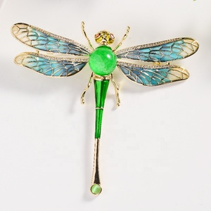 Nuevo diseño señoras elegante joyería de moda chino jade verde esmalte libélula broche al por mayor personalizado - Product Image 2