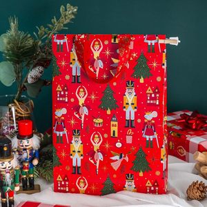 Papier d'emballage de Noël rouge réversible motif casse-noisette à carreaux dorés 17 po x 32,8 pi recyclable - Product Image 4