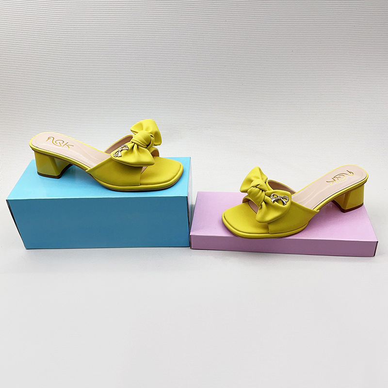 สีเหลือง