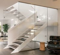 Escalier personnalisé durable et moderne en acier et bois, tube carré, avec rampe antidérapante en métal et verre, pour hôtel intérieur
