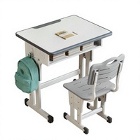 Ensemble bureau et chaise bleu clair pour enfants avec indentations ergonomiques et cadre réglable pour l'étude des enfants