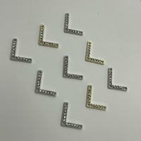 Vente en gros de maillons en forme de V plaqués de strass, connecteurs métalliques en cristal personnalisés pour les gants, les chaussures, les accessoires de maroquinerie
