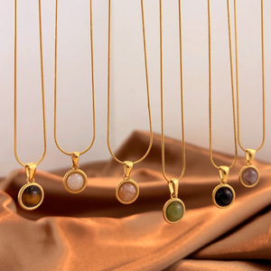 Collier pour <span class=keywords><strong>femme</strong></span> en acier inoxydable plaqué or 18 carats, étanche, avec pendentif en pierre naturelle et chaîne serpent ronde, design superposé unique - Product Image 1