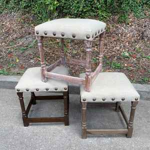 Reposapiés Moderno de la Mejor Calidad, Tapizado en Tela con Base de Madera, Asiento Cómodo y Duradero para Dormitorio, Sala de Estar u Oficina - Product Image 2