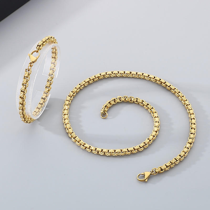 Gold color (lobster buckle)