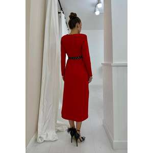 Robe de soirée rouge en satin à manches longues avec ceinture, taille naturelle, coupe confortable - Product Image 1