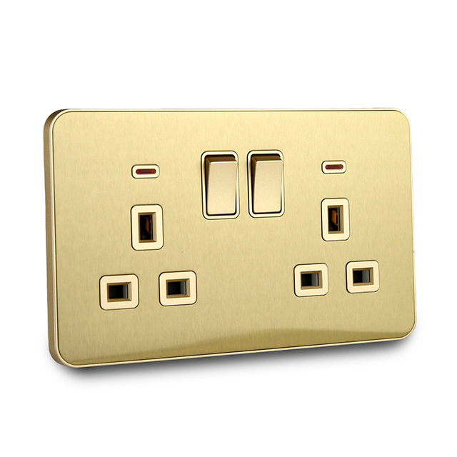 UK Electrical Safety Certified BS Standard Wall Power Outlet 3 Gang 13A Switched Socket Single Pole 2 USB Type-C Ports IP21