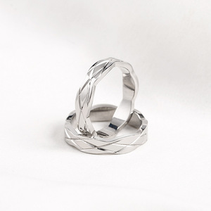 Anillos de Acero de Titanio XYR0094, Joyería con Diseño Geométrico Pulido - Product Image 2