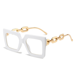 Nouvelles <span class=keywords><strong>lunettes</strong></span> optiques avec <span class=keywords><strong>chaîne</strong></span> en métal, monture <span class=keywords><strong>tendance</strong></span> pour femmes, monture de couleur, vente en gros, <span class=keywords><strong>2022</strong></span> - Product Image 3