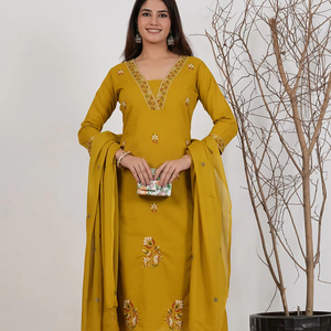 Conjunto de kurta: Compre al por mayor vestidos de mujer en línea, ropa casual de verano, moda india y pakistaní, elegante conjunto de top y pantalón. - Product Image 1
