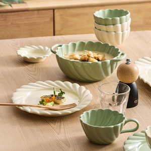 Juego de Vajilla de Cerámica de Lujo con Relieve en Espiral Nórdico, Platos de Porcelana en Blanco Crema y Verde Salvia para Restaurante, Hotel, Venta al por Mayor - Product Image 3