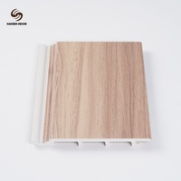 Panneau de lames en WPC imitation bois naturel pour la décoration de centres de villégiature