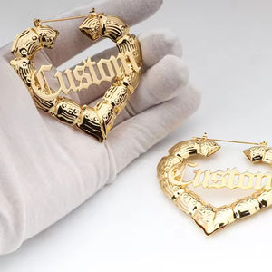 Boucles d'Oreilles Créoles en Acier Inoxydable Plaqué Or 18K en Forme de Coeur en Bambou Personnalisé Lettre Nom DIY Bijoux de Mode pour les Fêtes - Product Image 1