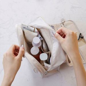 Trousse de Maquillage de Voyage Suspendue en Polyester Imperméable avec Fermeture Éclair, Personnalisable avec Logo et Design - Product Image 6