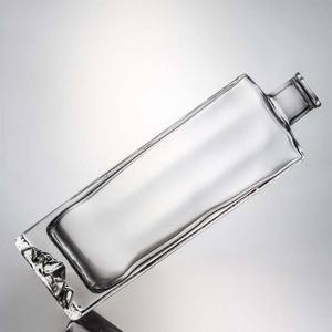 Bouteille en verre personnalisée de 700 ml au design célèbre, forme carrée à épaule plate, pour spiritueux, whisky, vodka - Product Image 2