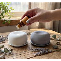Diffuseur de parfum en céramique personnalisé OEM, forme ronde, logo, tablette de plâtre parfumée, pierre parfumée pour désodorisant d'air