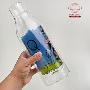 Graziose tazze per bevande a doppio strato con modelli di <span class=keywords><strong>vetro</strong></span> borosilicato ad alta capacità <span class=keywords><strong>bottiglia</strong></span> con coperchio - Product Image 3