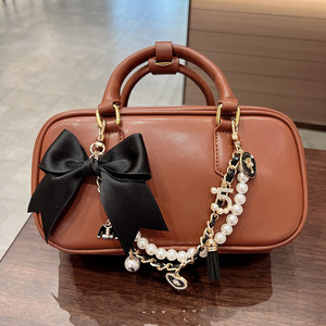 Breloque de <span class=keywords><strong>sac</strong></span> nœud perlé, chaîne double rang de luxe avec nœud en satin et breloques, accessoire de mode - Product Image 2