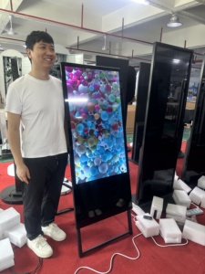 55 inch được xây dựng trong pin kỹ thuật số màn hình <span class=keywords><strong>LCD</strong></span> biển quảng cáo Poster máy di động không thấm nước thiết bị thông minh biển quảng cáo - Product Image 4