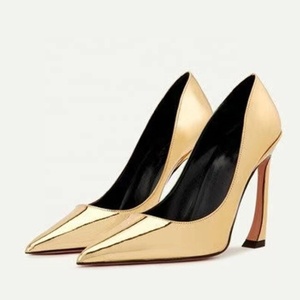 Zapatos de tacón fino de charol brillante con punta en pico y tacón de aguja para mujer - Product Image 1