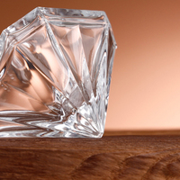Flacon de parfum en verre de luxe de forme irrégulière de 70 ml, design moderne, vente chaude