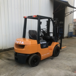 Chariot élévateur diesel Toyota d'occasion 2,5 tonnes, capacité de levage 4000 kg, hauteur de levage 3 m, 0-1000 heures d'utilisation - Product Image 3