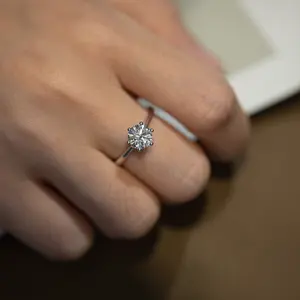 Anello di fidanzamento con diamante creato in laboratorio con vero oro bianco e vero diamante