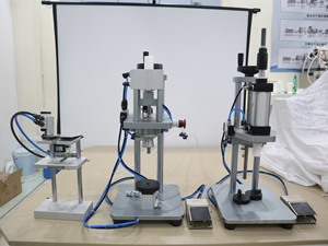 Machine de capsulage semi-automatique de bureau haut de gamme pour bouteilles de parfum, de boissons et de produits chimiques, grande capacité, en métal, marque <span class=keywords><strong>YETO</strong></span> - Product Image 3