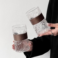 Gobelet en verre transparent texturé effet glacier avec manchon en bois isolant thermiquement pour café glacé, latte, jus, eau, maison, café