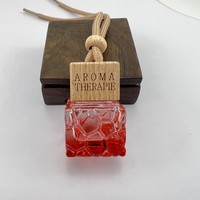 Bouteille suspendue de parfum de voiture en verre vide de 10ml diffuseur de désodorisant pour huiles essentielles de voiture avec couvercle en bois vente en gros