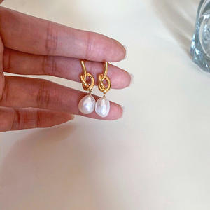 Boucles d'oreilles à clous en perles baroques, aiguille en argent S925, plaqué cuivre neuf, boucles d'oreilles nouées en or 14 carats - Product Image 2