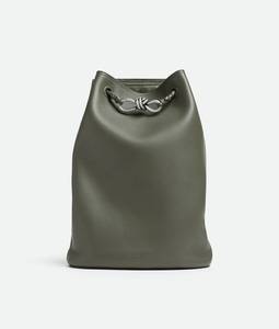 Bottega BV Andiamo Bucket, bolso tipo cubo en piel de becerro sedosa con detalle de nudo distintivo y correa deslizante para el hombro Veneta - Product Image 2