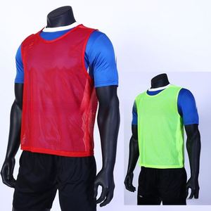 Chaleco de Entrenamiento de Fútbol - Chalecos Deportivos Transpirables de Malla con Números para Adultos y Jóvenes, Diseño sin Cordones para Prácticas de Fútbol - Product Image 1