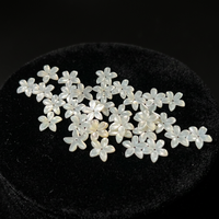 Perles en forme de fleur en nacre blanche personnalisées pour la fabrication de bijoux