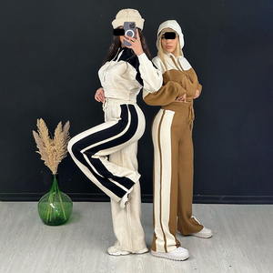 Personalizado otoño e invierno largo, mangas Zip Up <span class=keywords><strong>sudadera</strong></span> pantalones cortos chándal mujeres al por mayor recortada terciopelo conjuntos de dos piezas/ - Product Image 2