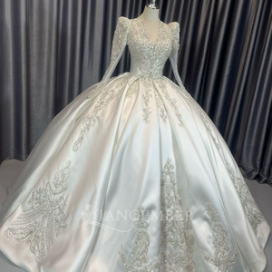 Robe de mariée Lscm110 en satin et dentelle d'Alençon ivoire, style robe de bal, luxueuse et moderne, avec perles et sequins, décolleté cœur et traîne chapelle - Product Image 1