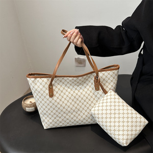 <span class=keywords><strong>Borse</strong></span> Grandi da <span class=keywords><strong>Donna</strong></span> in Pelle e Borsa a Mano di Lusso Firmata di Grande Capacità con Monogramma Borsa Tote a Manico Superiore Borsa <span class=keywords><strong>Shopper</strong></span> Composita SENZA MARCHIO - Product Image 5