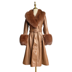 YY21123 Nuovo Arrivo: Cappotto <span class=keywords><strong>Trench</strong></span> alla Moda in <span class=keywords><strong>Vera</strong></span> <span class=keywords><strong>Pelle</strong></span> con Grandi Polsini in Pelliccia di Volpe - Product Image 1