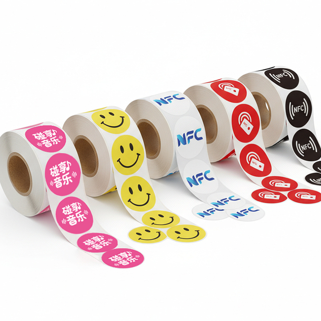 Custom Round RFID Sticker QR Code CYMK Printed Waterproof NTAG213 NTAG215 NTAG216 PET Programable NFC Tag for Contact Sharing