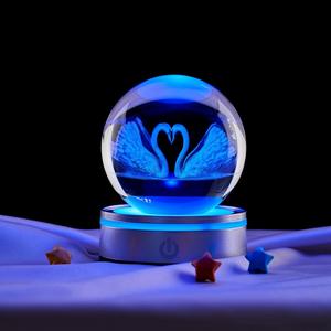 Veilleuse colorée ronde boule de cristal hibou colombe Base en bois Oiseau Lumière de table - Product Image 5