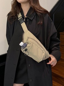 กระเป๋าคาดเอวสะพายไหล่แบบ unisex กันน้ำ ทำจากไนลอน ใช้ได้หลากหลาย ใส่โทรศัพท์มือถือได้ มีช่องใส่ขวดน้ำ - Product Image 1